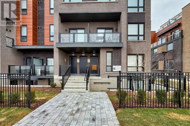 property at 18 Lytham Grn Cir