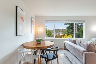 641 W Emerson St, Unit 203 in Seattle, WA - Building Photo - Building Photo