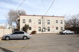 816 Coal Ave SW in Albuquerque, NM - Foto de edificio - Building Photo