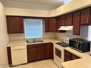 2087 Hidden Grove Ln in Merritt Island, FL - Foto de edificio - Building Photo