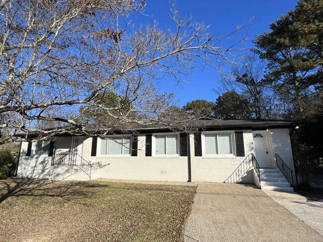 property at 2321 2nd Pl NE