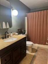 62 Freetown Rd in Raymond, NH - Foto de edificio - Building Photo