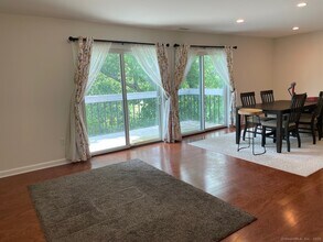 73 Riverside Ave in Stamford, CT - Building Photo - Building Photo