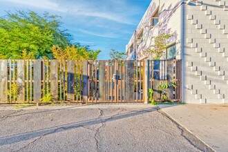 1228 S Casino Center Blvd in Las Vegas, NV - Building Photo - Building Photo