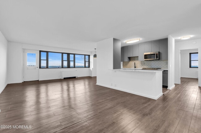 10 Ocean Blvd in Atlantic Highlands, NJ - Building Photo - Building Photo