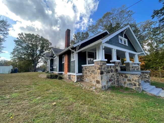 616 2nd Ave SE in Hickory, NC - Building Photo - Building Photo