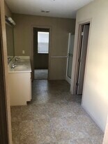 2013 Hickoryleaf Ln in Raymore, MO - Building Photo