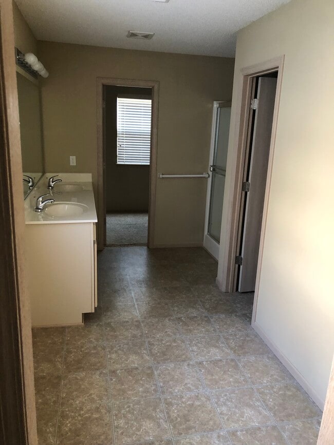 property at 2013 Hickoryleaf Ln