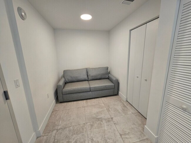 190 SW 8th St in Miami, FL - Building Photo - Building Photo