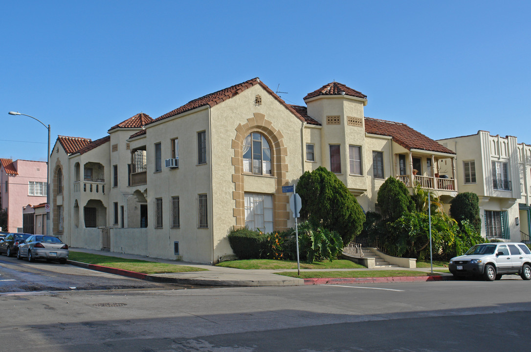 464 N Curson Ave in Los Angeles, CA - Building Photo