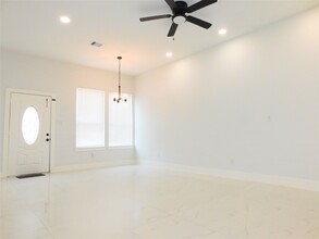 7002 S Hall St in Houston, TX - Building Photo - Building Photo