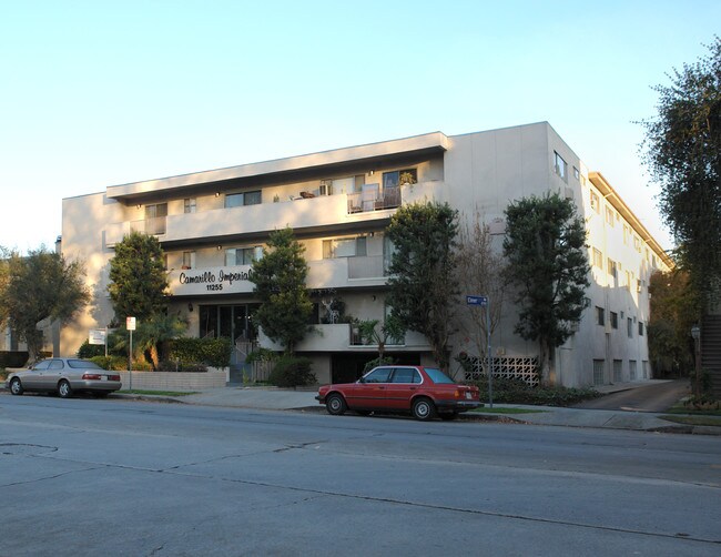 Camarillo lmperial in North Hollywood, CA - Foto de edificio - Building Photo