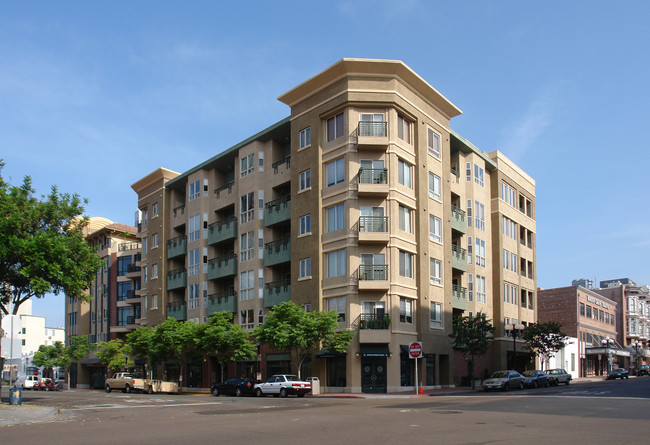 Pacific Terrace in San Diego, CA - Foto de edificio - Building Photo