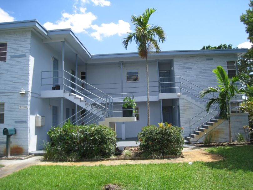 3730 SW 1st St in Fort Lauderdale, FL - Building Photo