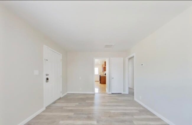 property at 1125 W Ovington St