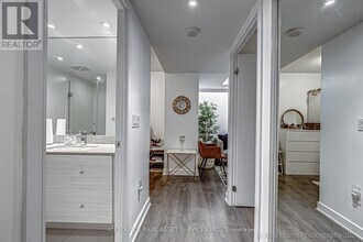 525 Adelaide St W in Toronto, ON - Building Photo - Building Photo