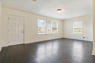 1801 W Houston Dr in La Marque, TX - Building Photo - Building Photo