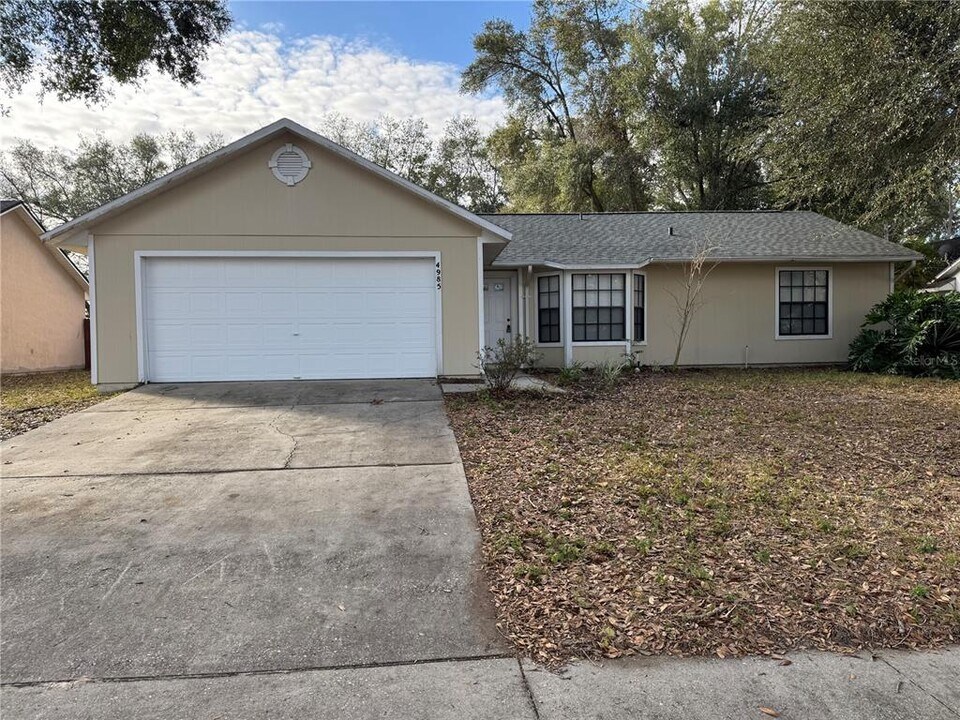 4985 Sawdust Cir in Ocoee, FL - Foto de edificio