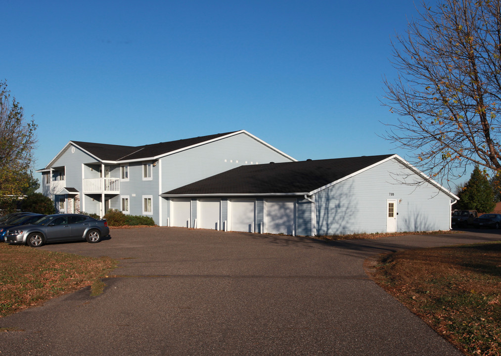 735 Shane Park Cir in Prescott, WI - Foto de edificio