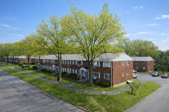 Harbour Point Gardens in Troy, NY - Foto de edificio - Building Photo