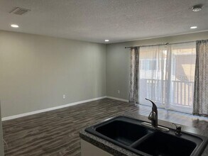 5201 S MacDill Ave in Tampa, FL - Building Photo - Building Photo