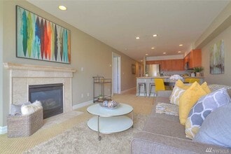 2425 33rd Ave W, Unit 202 in Seattle, WA - Building Photo - Building Photo