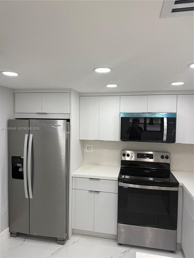 property at 9937 Nob Hill Pl