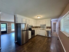 101 Teks St in Florence, AL - Building Photo - Building Photo