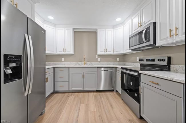 14 Oneda Dr in Hampton, VA - Building Photo - Building Photo