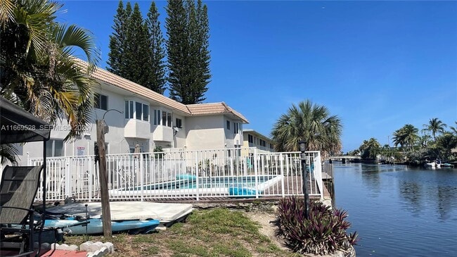 840 Pine Dr in Pompano Beach, FL - Building Photo - Building Photo