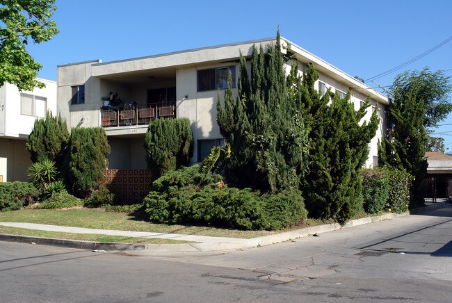 111 W Ellis Ave in Inglewood, CA - Foto de edificio - Building Photo