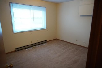 2010 Cedar St in Muscatine, IA - Building Photo - Building Photo