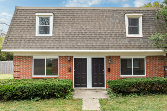 Townhouse Court Apartments in Dayton, OH - Building Photo - Building Photo