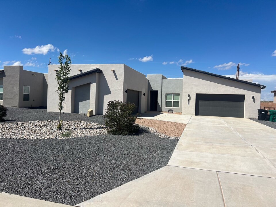 3509 Deledda Rd NE in Rio Rancho, NM - Foto de edificio