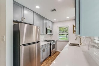 6804 Kenosha Pass in Austin, TX - Building Photo - Building Photo