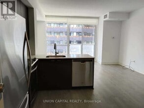 30 Roehampton Ave in Toronto, ON - Building Photo - Building Photo