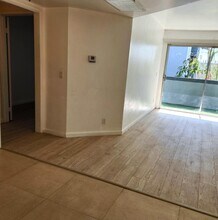 7640 Oso Ave, Unit 220 in Winnetka, CA - Building Photo - Building Photo