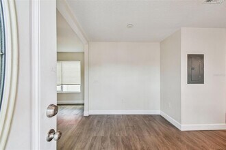 650 E Tarpon Ave, Unit C1 in Tarpon Springs, FL - Building Photo - Building Photo