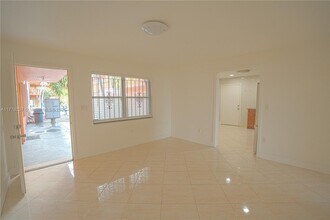 55 E 11th St in Hialeah, FL - Building Photo - Building Photo