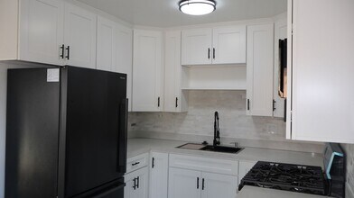 155 Cypress Dr in San Diego, CA - Building Photo - Building Photo