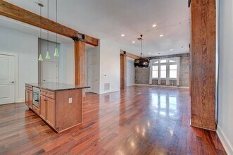 435 S Front St, Unit 308 in Memphis, TN - Foto de edificio - Building Photo