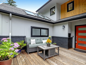 3001 NW Fairfax Terrace in Portland, OR - Building Photo - Building Photo