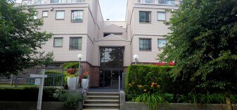 2357 Whyte Av in Port Coquitlam, BC - Building Photo