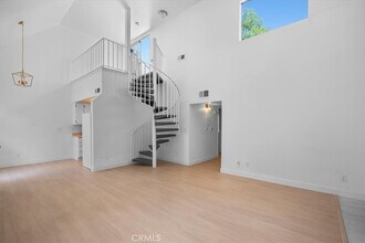 14937 Dickens St in Los Angeles, CA - Building Photo - Building Photo