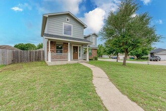 3105 Meadow Ln in Taylor, TX - Building Photo - Building Photo