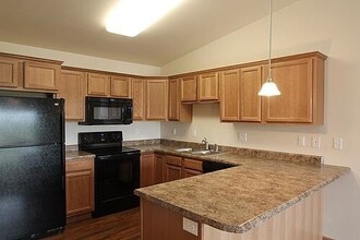 203 Prairie Rose Ln in Solon, IA - Building Photo - Building Photo