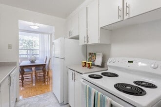 The Faircrest in Ottawa, ON - Building Photo - Building Photo