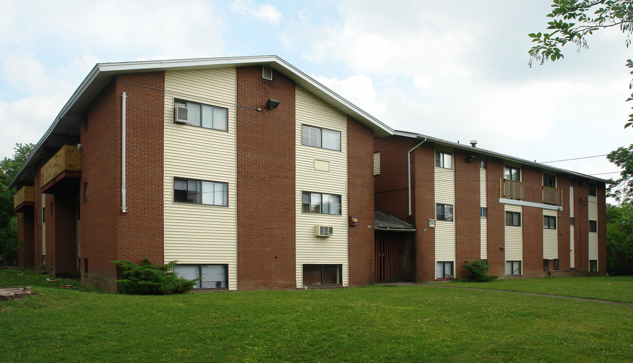 679 W Onondaga St in Syracuse, NY - Building Photo