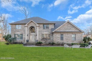 21 Old Queens Ct in Eatontown, NJ - Building Photo