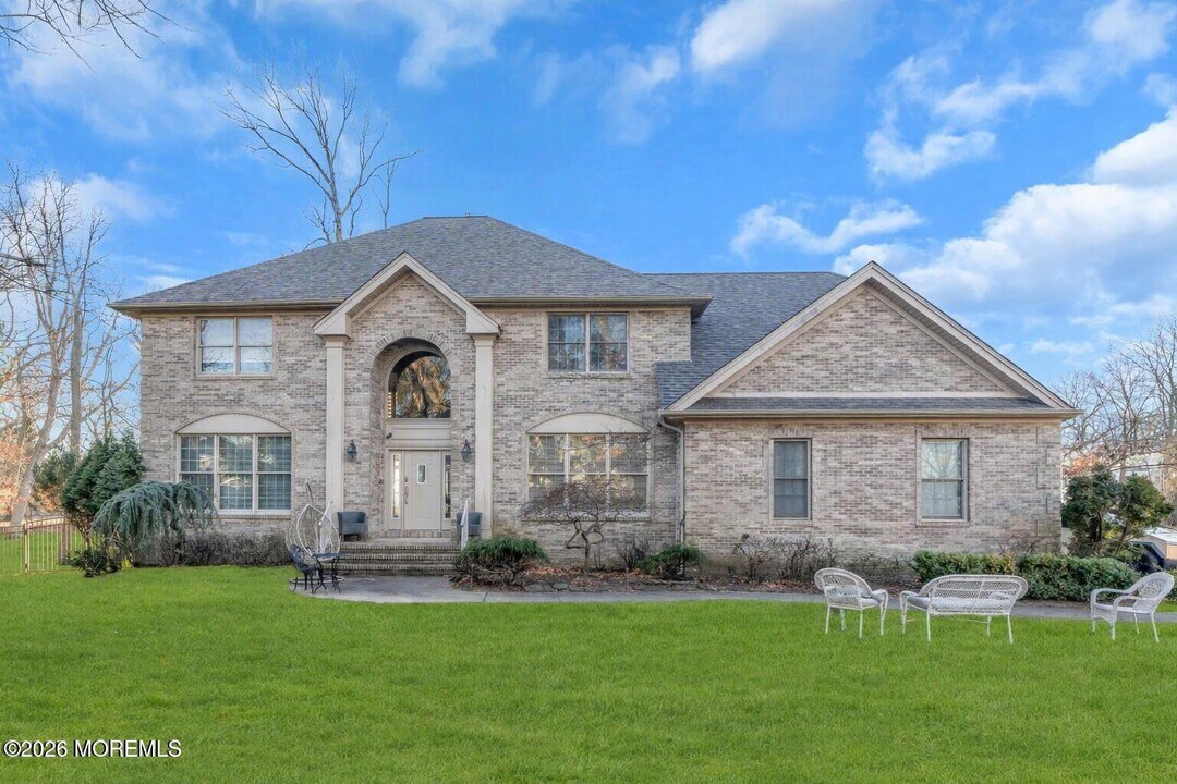 21 Old Queens Ct in Eatontown, NJ - Building Photo